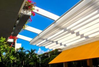 Retractable roof garden pergola shade design